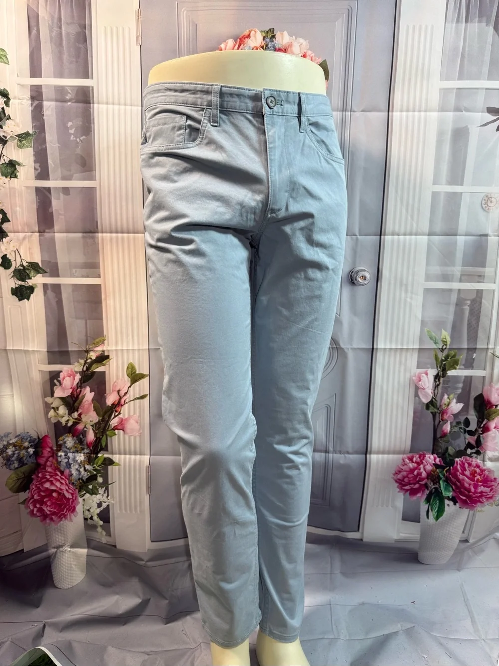 1065-Calvin Klein Men's Slim Straight Jeans in Light Gray